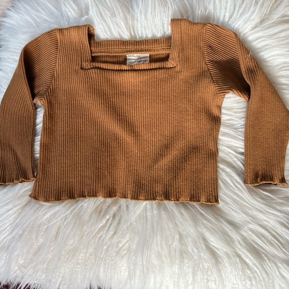 Raised By Water top 2t